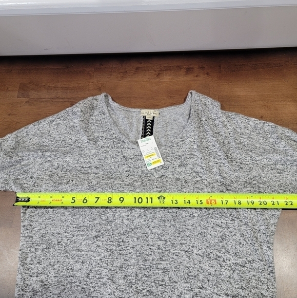 NEW Live and let Live Gray Knit top High Low Hem Ribbon Back Size PL - Picture 12 of 16